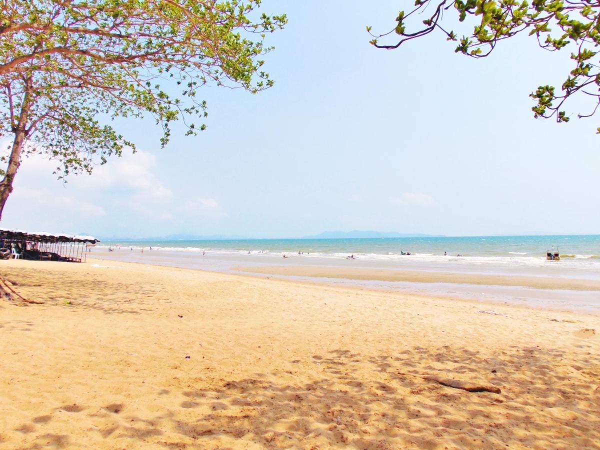 Sea View Beachfront Condos Pattaya Jomtien Beach Exterior foto