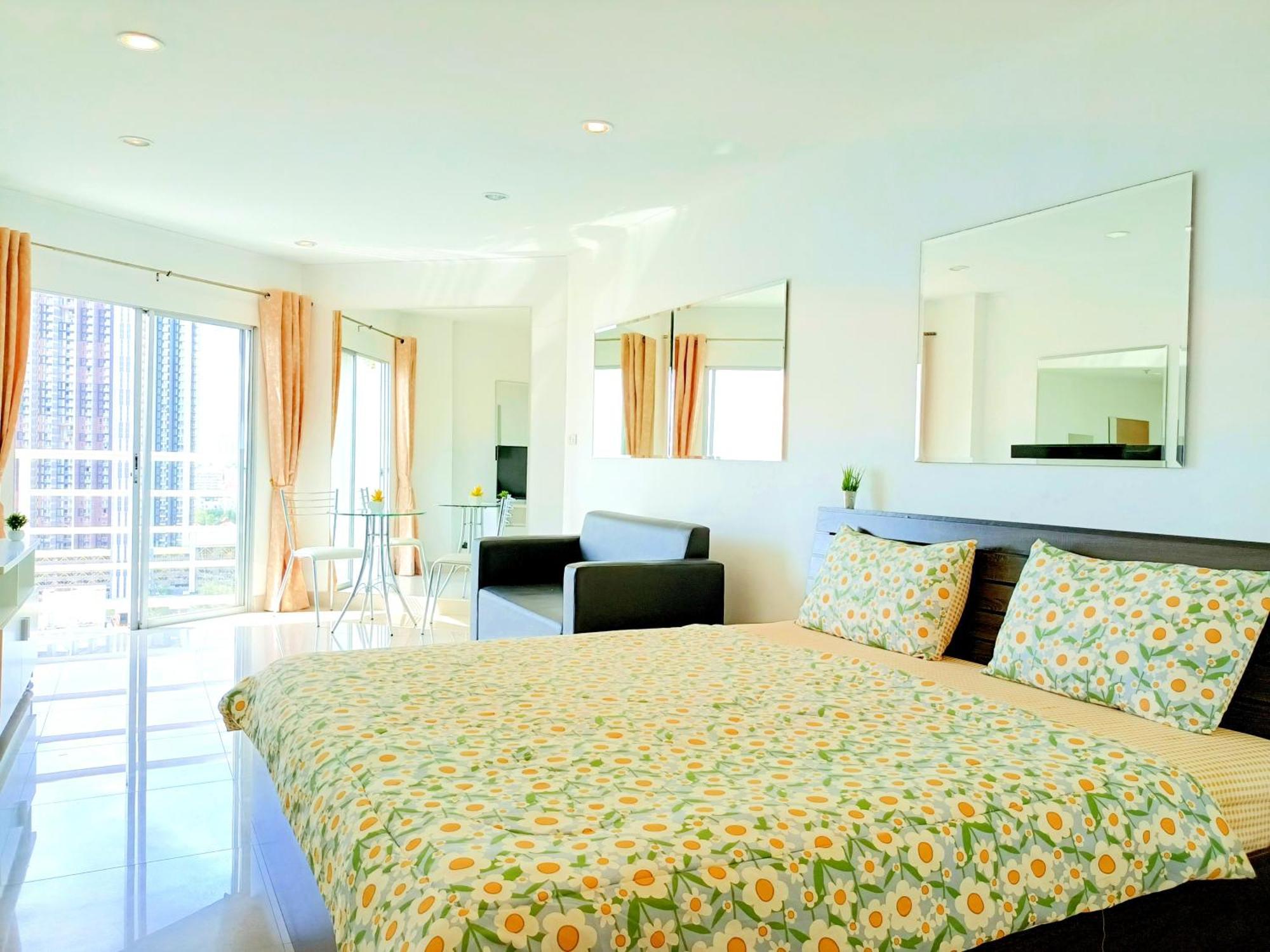 Sea View Beachfront Condos Pattaya Jomtien Beach Exterior foto