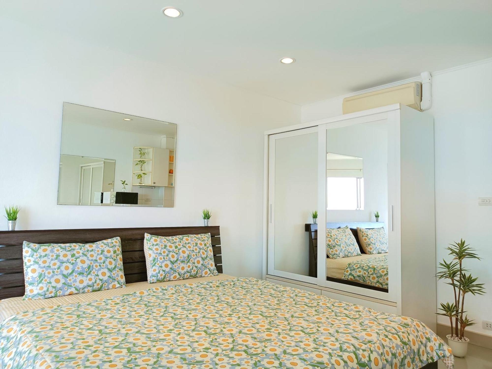 Sea View Beachfront Condos Pattaya Jomtien Beach Exterior foto