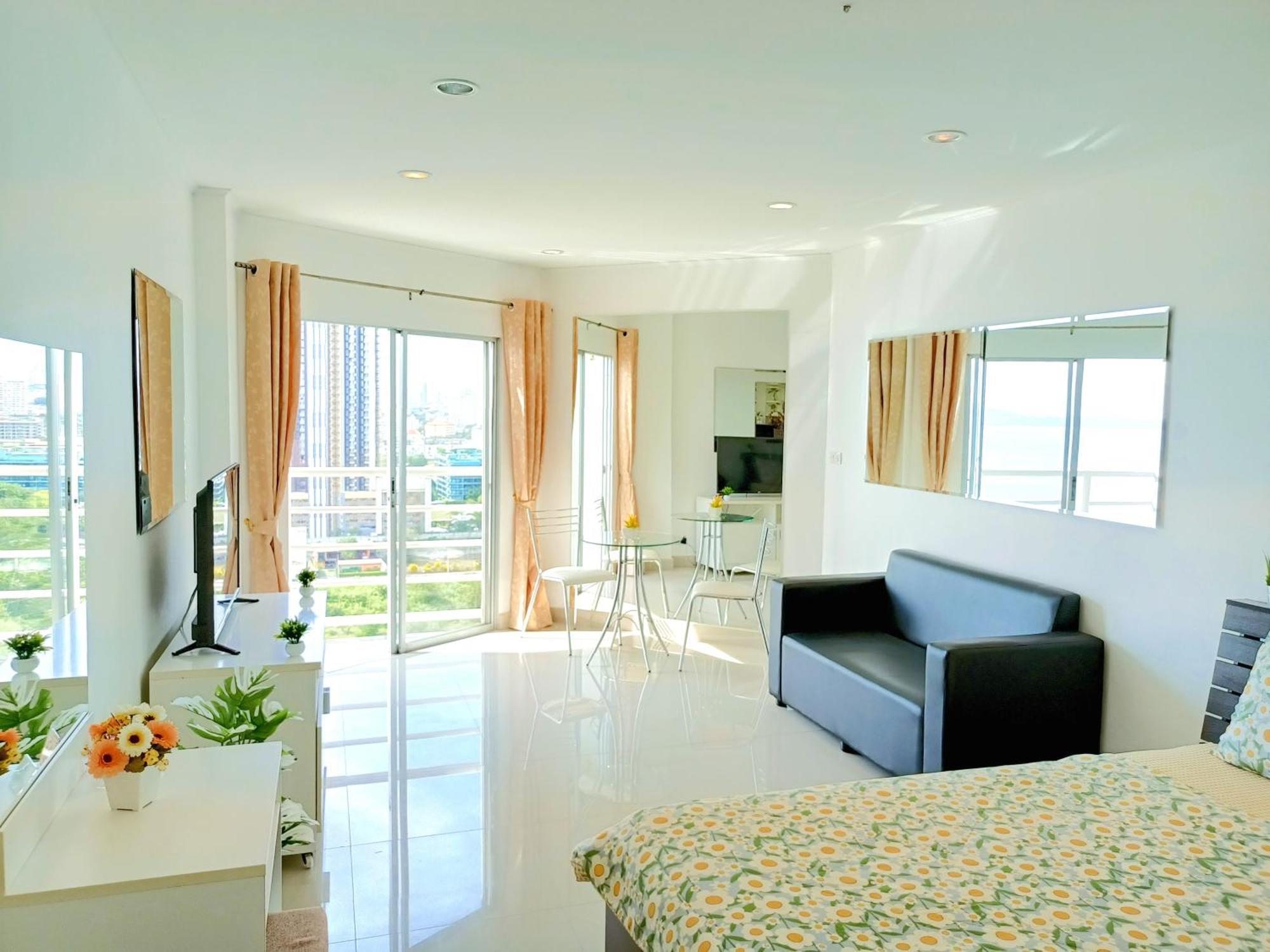 Sea View Beachfront Condos Pattaya Jomtien Beach Exterior foto