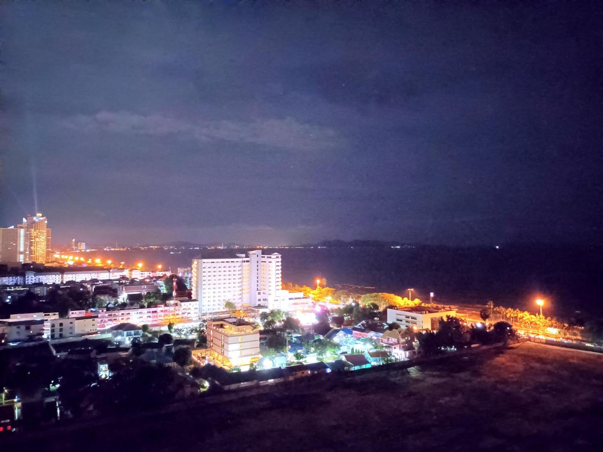 Sea View Beachfront Condos Pattaya Jomtien Beach Exterior foto