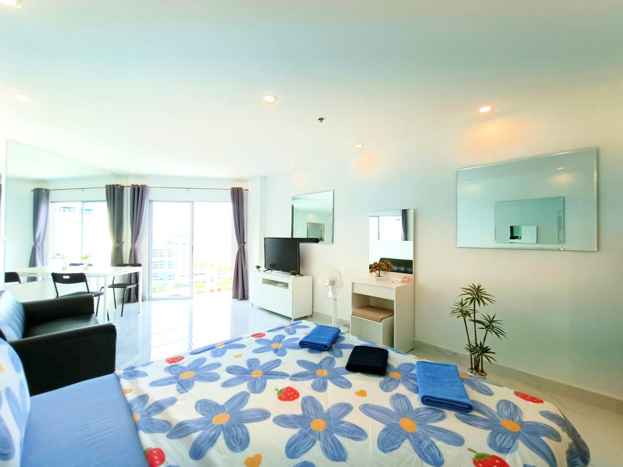 Sea View Beachfront Condos Pattaya Jomtien Beach Exterior foto