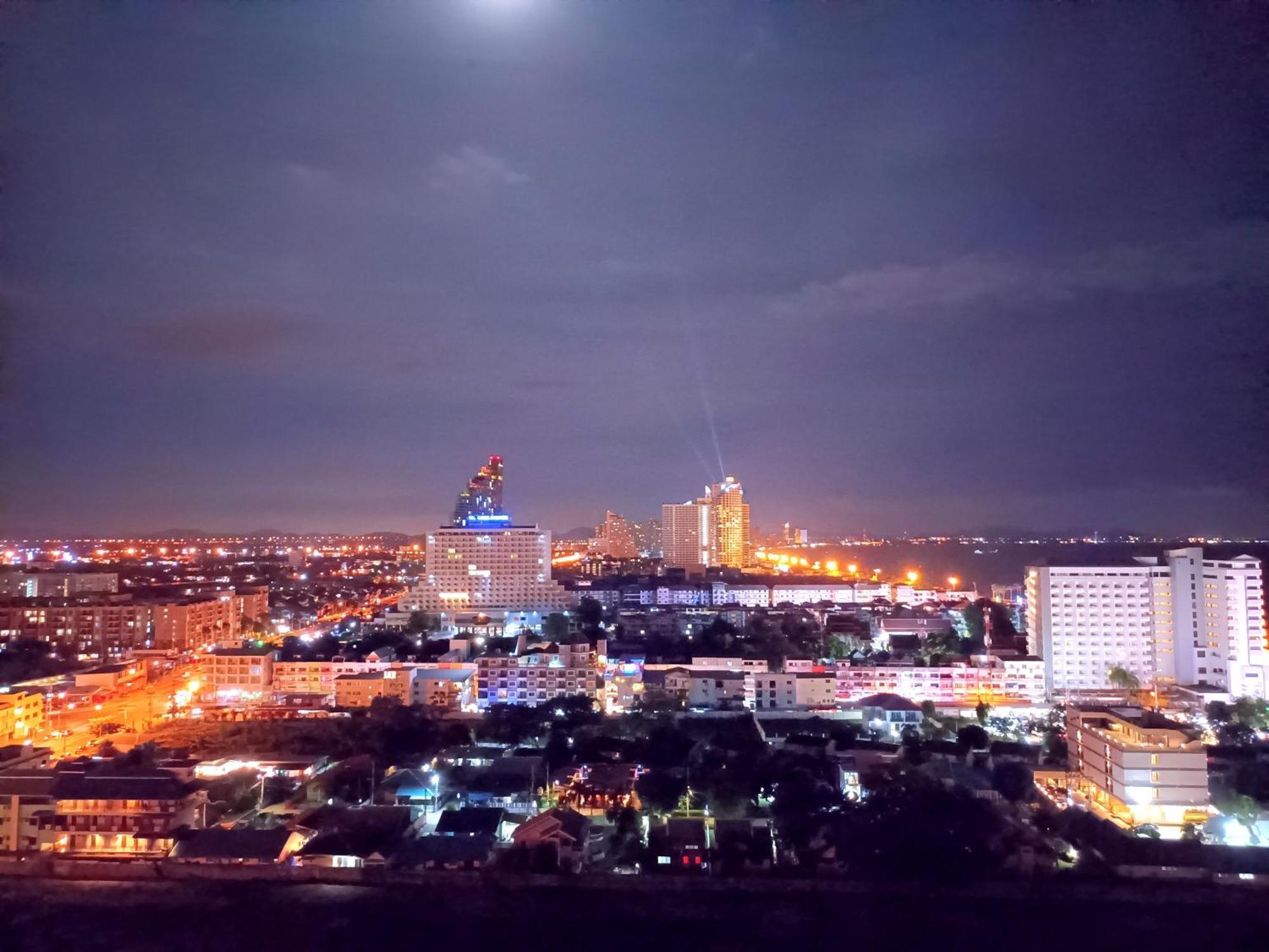 Sea View Beachfront Condos Pattaya Jomtien Beach Exterior foto