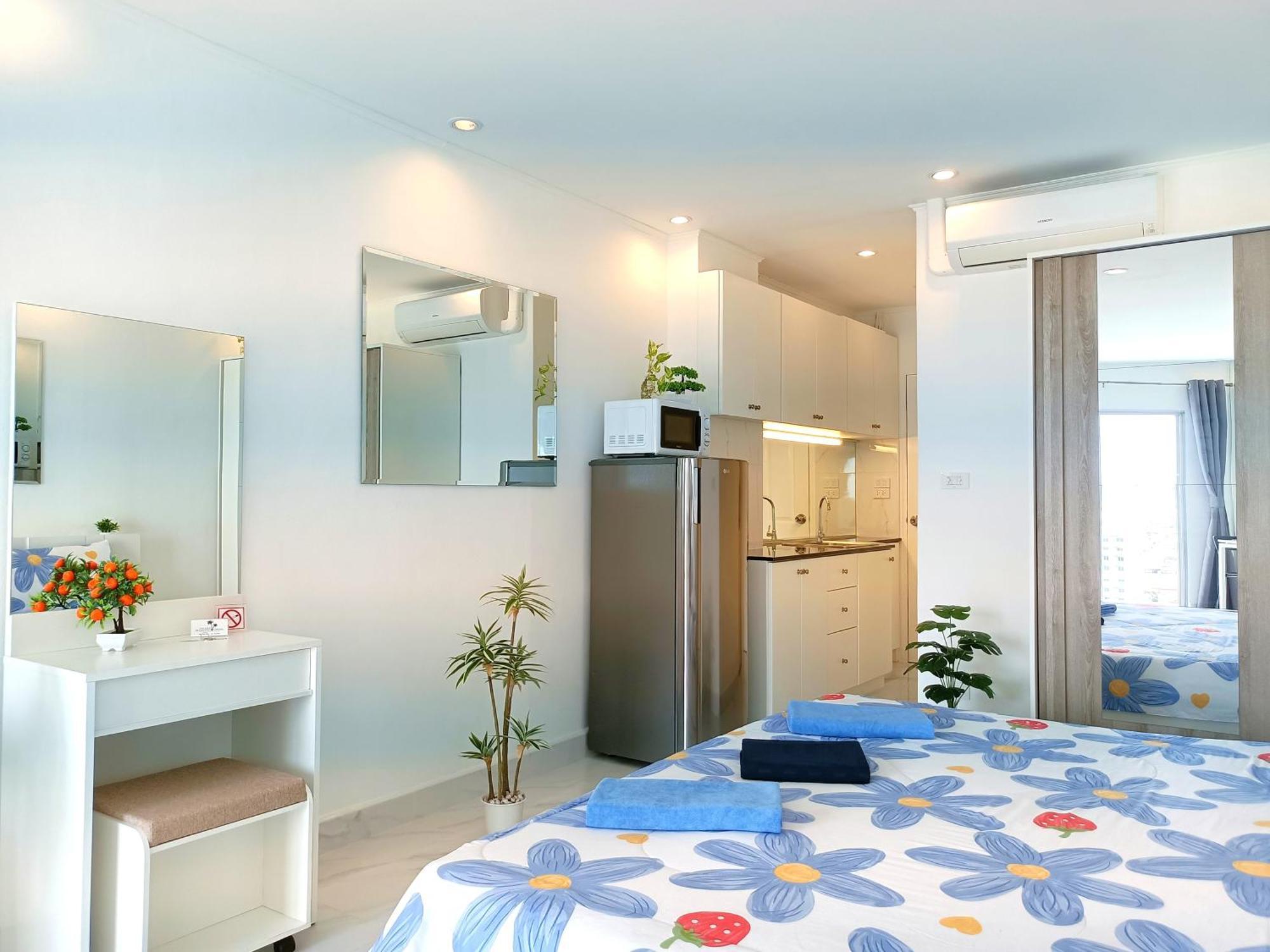 Sea View Beachfront Condos Pattaya Jomtien Beach Exterior foto