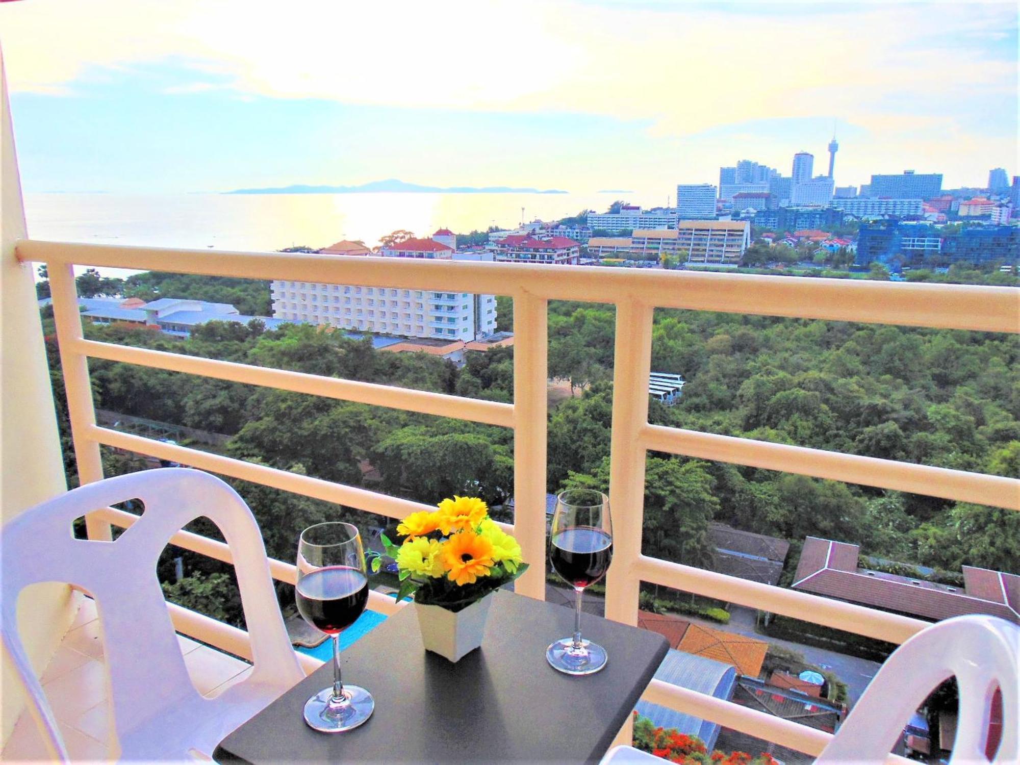 Sea View Beachfront Condos Pattaya Jomtien Beach Exterior foto